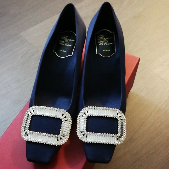 Roger Vivier Shoes - Roger Vivier low heel pumps